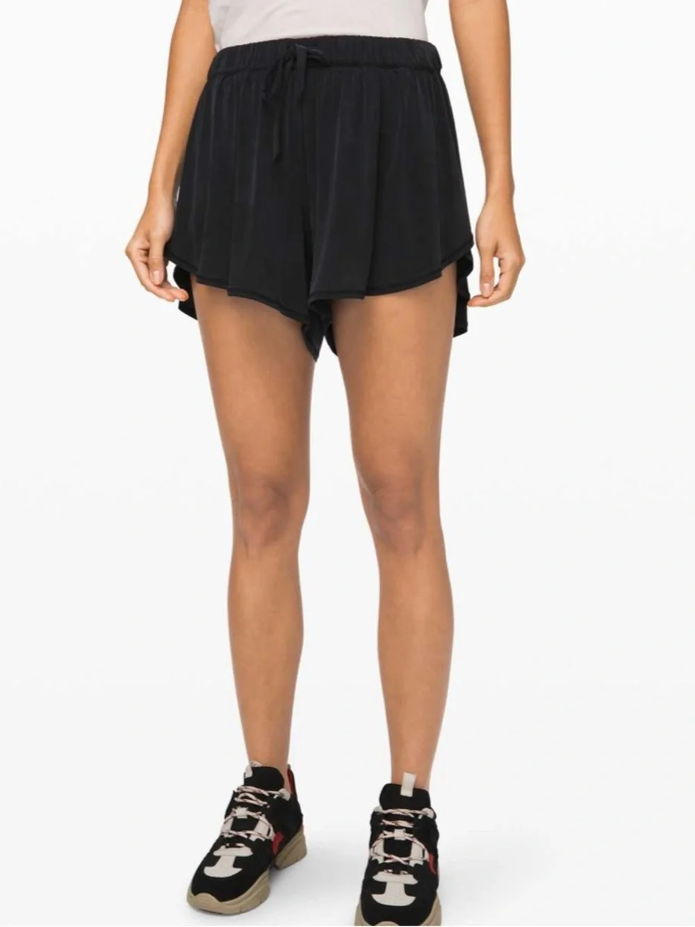 Lululemon Flow In Elegance Short 4.5